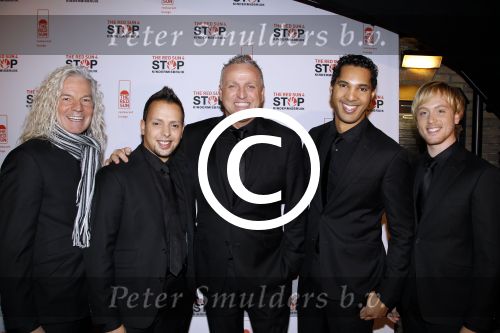 Blaricum 20 november 2011
Gala tbv Stop kinder misbruik in de Red Sun in Blaricum. Gordon met zijn Los Angeles Voices en Marvy Reader
Peter Smulders bv