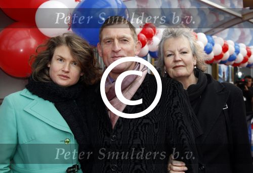 Amsterdam 26 november 2011
Premiere Dolfje Weerwolfje in carre. Huub v d Lubbe met vrouw en dochter
Peter Smulders bv