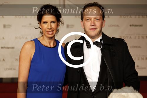 Amsterdam 21 november 2011
Premiere Nova Zembla in het RAI theater. De film is geregisseerd door Reinout Oerlemans en Robert de Hoog en Doutzen Kroes spelen de hoofdrollen.
Prinses Maxima en prins Wilem Alexander zijn de eregasten. Isa Hoes met collega
Peter Smulders bv