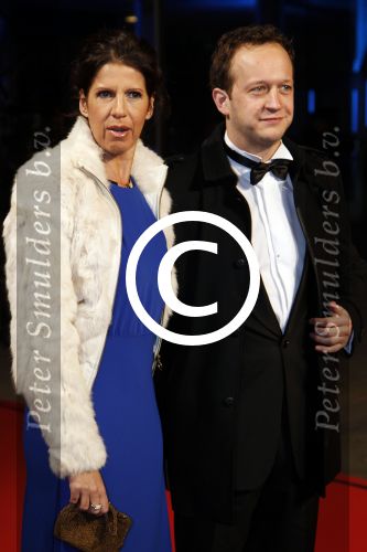 Amsterdam 21 november 2011
Premiere Nova Zembla in het RAI theater. De film is geregisseerd door Reinout Oerlemans en Robert de Hoog en Doutzen Kroes spelen de hoofdrollen.
Prinses Maxima en prins Wilem Alexander zijn de eregasten. Isa Hoes met collega
Peter Smulders bv
