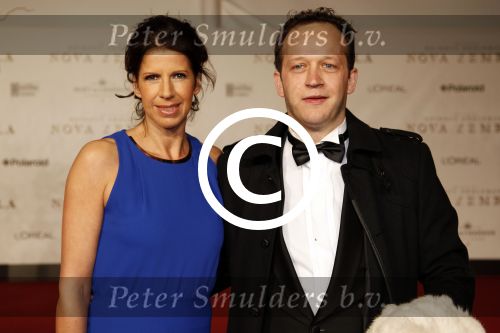Amsterdam 21 november 2011
Premiere Nova Zembla in het RAI theater. De film is geregisseerd door Reinout Oerlemans en Robert de Hoog en Doutzen Kroes spelen de hoofdrollen.
Prinses Maxima en prins Wilem Alexander zijn de eregasten. Isa Hoes met collega
Peter Smulders bv
