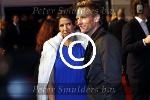 Amsterdam 21 november 2011
Premiere Nova Zembla in het RAI theater. De film is geregisseerd door Reinout Oerlemans en Robert de Hoog en Doutzen Kroes spelen de hoofdrollen.
Prinses Maxima en prins Wilem Alexander zijn de eregasten. Isa Hoes met collega Barry Atsma
Peter Smulders bv