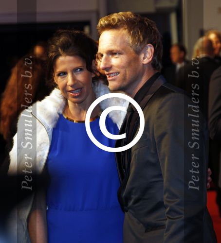 Amsterdam 21 november 2011
Premiere Nova Zembla in het RAI theater. De film is geregisseerd door Reinout Oerlemans en Robert de Hoog en Doutzen Kroes spelen de hoofdrollen.
Prinses Maxima en prins Wilem Alexander zijn de eregasten. Isa Hoes met collega Barry Atsma
Peter Smulders bv