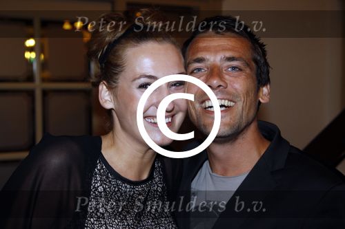 Volendam 17 november 2011
Feest ivm trouwen Jan en Liza Smit. cameraman Jaap met vriend
Peter Smulders bv