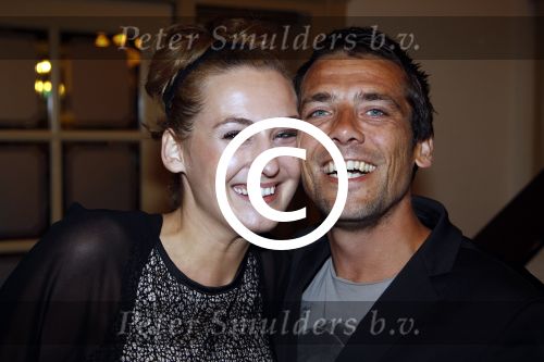 Volendam 17 november 2011
Feest ivm trouwen Jan en Liza Smit. cameraman Jaap met vriend
Peter Smulders bv