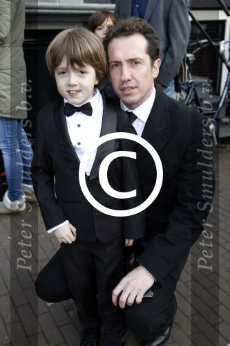 Amsterdam 26 november 2011
Premiere Dolfje Weerwolfje in carre. Jacob Derwig met zoon
Peter Smulders bv