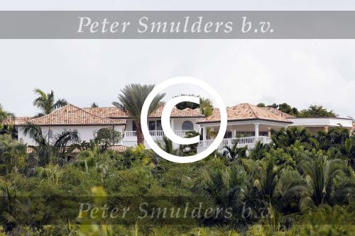 Sint Maarten 9 november 2011
Huis Waar Jan Smit en Lisa gaan trouwen op Sint Maarten. Het huis staat in de wijk Terres Basses.
Peter Smulders bv