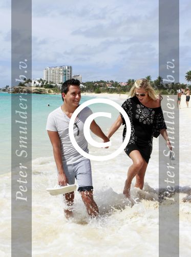Sint Maarten 10 november 2011
Jan Smit en zijn vrouw Liza op het strand de dag voor hun trouwen.
Peter Smulders bv