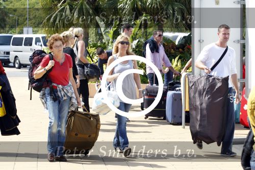 Schiphol en Sint maarten 8 november 2011
Vertrek en aankomst gasten huwelijk Lisa en Jan Smit. Jenny Smit
Peter Smulders bv