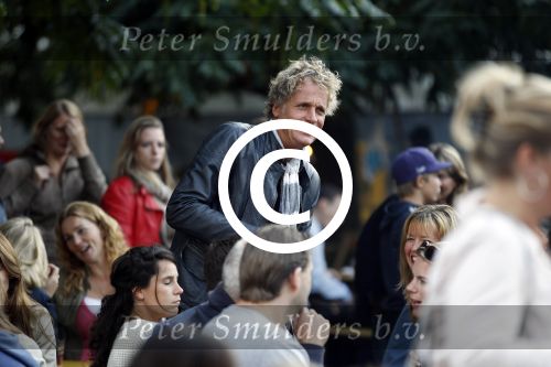 Amsterdam 19 augustus 2011
Theater festival de parade in Amsterdam. Jeroen Pauw met vrienden en vriendinnen
Peter Smulders bv