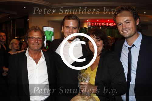 Scheveningen 6 november 2011
Premiere Wicked in het circustheater met in de hoofdrollen Chantal janzen Willemijn Verkaik  Jim Bakkum Bill v Dijk en div andere. Jim met ouders
Peter Smulders bv