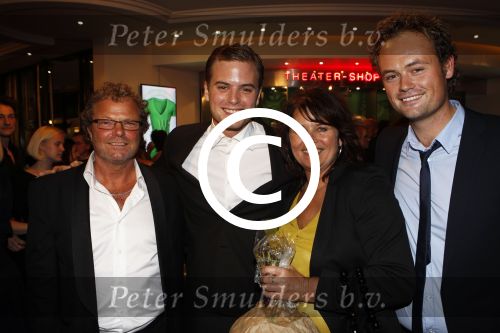 Scheveningen 6 november 2011
Premiere Wicked in het circustheater met in de hoofdrollen Chantal janzen Willemijn Verkaik  Jim Bakkum Bill v Dijk en div andere. Jim met ouders
Peter Smulders bv