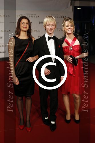 Amsterdam 21 november 2011
Premiere Nova Zembla in het RAI theater. De film is geregisseerd door Reinout Oerlemans en Robert de Hoog en Doutzen Kroes spelen de hoofdrollen.
Prinses Maxima en prins Wilem Alexander zijn de eregasten. Jochum v d Woude
Peter Smulders bv