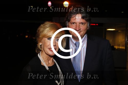 Rotterdam 1 november 2011
De gasten voor het concert van Lee Towers in ahoy. Joke Bruijs met vriend
Peter Smulders bv