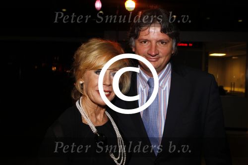 Rotterdam 1 november 2011
De gasten voor het concert van Lee Towers in ahoy. Joke Bruijs met vriend
Peter Smulders bv