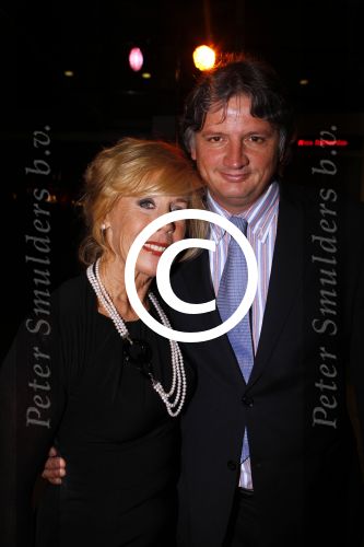 Rotterdam 1 november 2011
De gasten voor het concert van Lee Towers in ahoy. Joke Bruijs met vriend
Peter Smulders bv