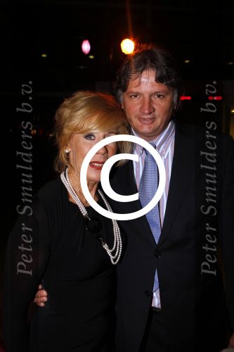 Rotterdam 1 november 2011
De gasten voor het concert van Lee Towers in ahoy. Joke Bruijs met vriend
Peter Smulders bv