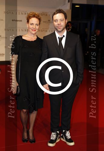 Amsterdam 21 november 2011
Premiere Nova Zembla in het RAI theater. De film is geregisseerd door Reinout Oerlemans en Robert de Hoog en Doutzen Kroes spelen de hoofdrollen.
Prinses Maxima en prins Wilem Alexander zijn de eregasten. Juda Goslinga met vrouw
Peter Smulders bv