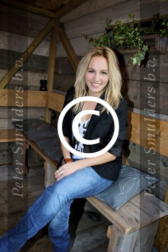 BAARN - In Restaurant Vuur is de perspresentatie gehouden van de nieuwe kerst cd genaamd Christmas Duets.  Met op de foto zangeres Krystl Pullens. FOTO PETER SMULDERS BV