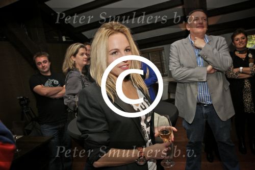 BAARN - In Restaurant Vuur is de perspresentatie gehouden van de nieuwe kerst cd genaamd Christmas Duets.  Met op de foto zangeres Krystl Pullens. FOTO PETER SMULDERS BV