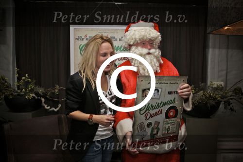BAARN - In Restaurant Vuur is de perspresentatie gehouden van de nieuwe kerst cd genaamd Christmas Duets.  Met op de foto zangeres Krystl Pullens. FOTO PETER SMULDERS BV