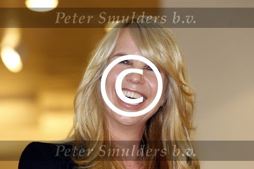 Amsterdam 31 oktober 2011
Veldhuis en Kemper reiken  aan Linda de Mol het eerste exemplaar uit van haar boek met daarin al haar aditorials uit de LINDA. De presentatie was in de bijenkorf waar heel veel publiek of afgekomen was.
Peter Smulders bv