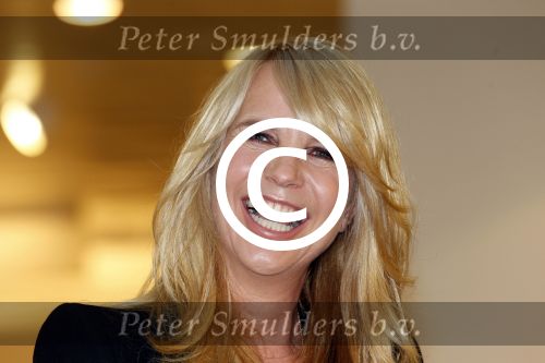 Amsterdam 31 oktober 2011
Veldhuis en Kemper reiken  aan Linda de Mol het eerste exemplaar uit van haar boek met daarin al haar aditorials uit de LINDA. De presentatie was in de bijenkorf waar heel veel publiek of afgekomen was.
Peter Smulders bv