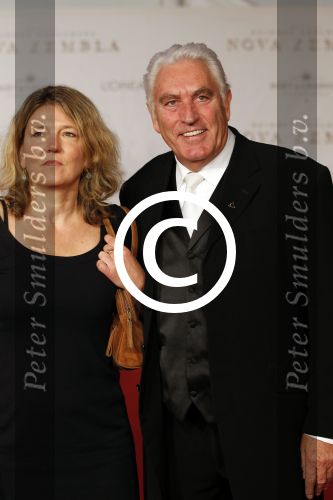 Amsterdam 21 november 2011
Premiere Nova Zembla in het RAI theater. De film is geregisseerd door Reinout Oerlemans en Robert de Hoog en Doutzen Kroes spelen de hoofdrollen.
Prinses Maxima en prins Wilem Alexander zijn de eregasten. Marco Bakker met stiefdochter
Peter Smulders bv