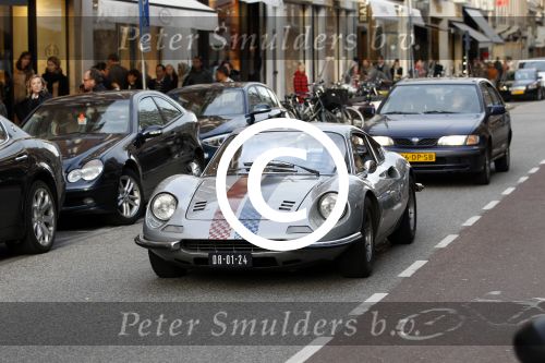 Amsterdam 27 oktober 2011
Marco de vriend van Chantal janzen met zoon in ferrari
Peter Smulders bv