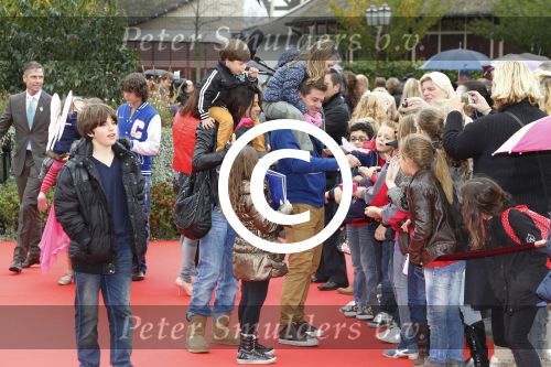 Kaatsheuvel, 9 Oktober 2011
Premiï¿½re van de musical Droomvlucht
Amanda Krabbe en Martijn Krabbe met de kinderen
Foto Peter smulders BV