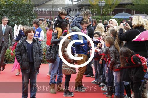 Kaatsheuvel, 9 Oktober 2011
Premiï¿½re van de musical Droomvlucht
Amanda Krabbe en Martijn Krabbe met de kinderen
Foto Peter smulders BV