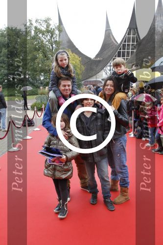 Kaatsheuvel, 9 Oktober 2011
Premiï¿½re van de musical Droomvlucht
Amanda Krabbe en Martijn Krabbe met de kinderen
Foto Peter smulders BV
