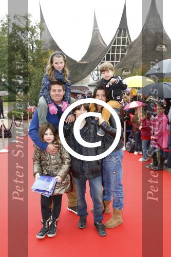 Kaatsheuvel, 9 Oktober 2011
Premiï¿½re van de musical Droomvlucht
Amanda Krabbe en Martijn Krabbe met de kinderen
Foto Peter smulders BV