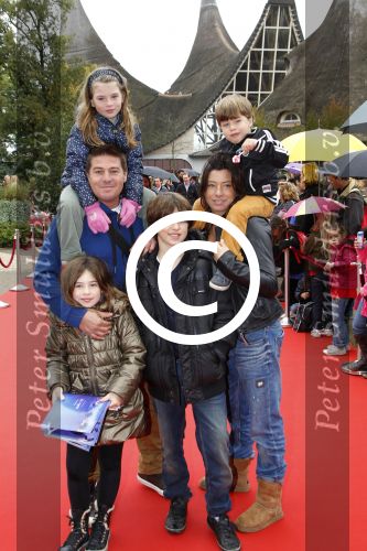 Kaatsheuvel, 9 Oktober 2011
Premiï¿½re van de musical Droomvlucht
Amanda Krabbe en Martijn Krabbe met de kinderen
Foto Peter smulders BV