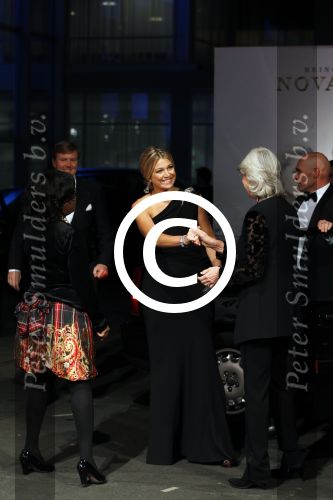 Amsterdam 21 november 2011
Premiere Nova Zembla in het RAI theater. De film is geregisseerd door Reinout Oerlemans en Robert de Hoog en Doutzen Kroes spelen de hoofdrollen.
Prinses Maxima en prins Wilem Alexander zijn de eregasten.
Peter Smulders bv