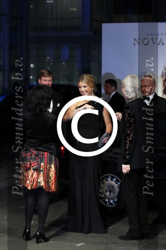 Amsterdam 21 november 2011
Premiere Nova Zembla in het RAI theater. De film is geregisseerd door Reinout Oerlemans en Robert de Hoog en Doutzen Kroes spelen de hoofdrollen.
Prinses Maxima en prins Wilem Alexander zijn de eregasten.
Peter Smulders bv