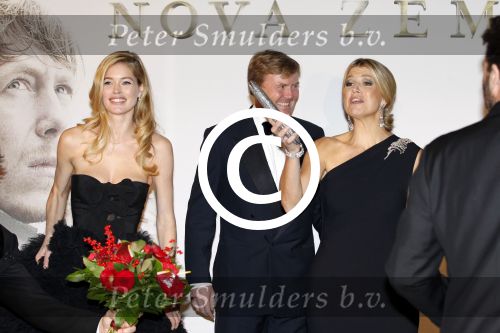Amsterdam 21 november 2011
Premiere Nova Zembla in het RAI theater. De film is geregisseerd door Reinout Oerlemans en Robert de Hoog en Doutzen Kroes spelen de hoofdrollen.
Prinses Maxima en prins Wilem Alexander zijn de eregasten.
Peter Smulders bv