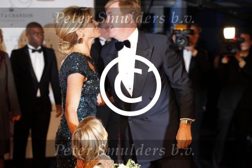 Amsterdam 21 november 2011
Premiere Nova Zembla in het RAI theater. De film is geregisseerd door Reinout Oerlemans en Robert de Hoog en Doutzen Kroes spelen de hoofdrollen.
Prinses Maxima en prins Wilem Alexander zijn de eregasten. Benjamin Oerlemans geeft bloemen aan Maxima
Peter Smulders bv