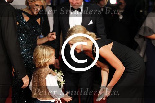 Amsterdam 21 november 2011
Premiere Nova Zembla in het RAI theater. De film is geregisseerd door Reinout Oerlemans en Robert de Hoog en Doutzen Kroes spelen de hoofdrollen.
Prinses Maxima en prins Wilem Alexander zijn de eregasten. Benjamin Oerlemans geeft bloemen aan Maxima
Peter Smulders bv