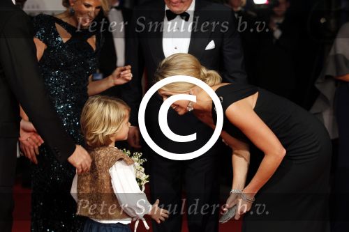 Amsterdam 21 november 2011
Premiere Nova Zembla in het RAI theater. De film is geregisseerd door Reinout Oerlemans en Robert de Hoog en Doutzen Kroes spelen de hoofdrollen.
Prinses Maxima en prins Wilem Alexander zijn de eregasten. Benjamin Oerlemans geeft bloemen aan Maxima
Peter Smulders bv