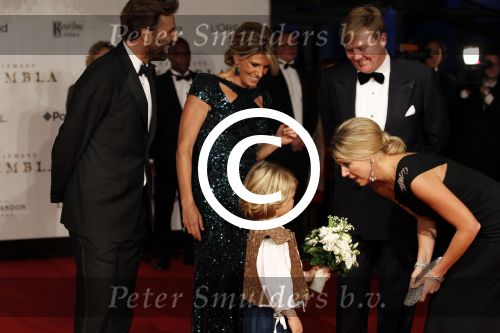 Amsterdam 21 november 2011
Premiere Nova Zembla in het RAI theater. De film is geregisseerd door Reinout Oerlemans en Robert de Hoog en Doutzen Kroes spelen de hoofdrollen.
Prinses Maxima en prins Wilem Alexander zijn de eregasten. Benjamin Oerlemans geeft bloemen aan Maxima
Peter Smulders bv