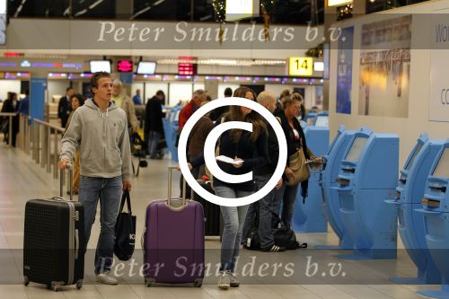 Schiphol en Sint maarten 8 november 2011
Vertrek en aankomst gasten huwelijk Lisa en Jan Smit. Monique Smit met vriend
Peter Smulders bv