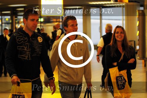 Schiphol en Sint maarten 8 november 2011
Vertrek en aankomst gasten huwelijk Lisa en Jan Smit.
Peter Smulders bv