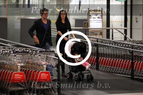 Schiphol en Sint maarten 8 november 2011
Vertrek en aankomst gasten huwelijk Lisa en Jan Smit. Nick Schilder met vriendin en dochter
Peter Smulders bv