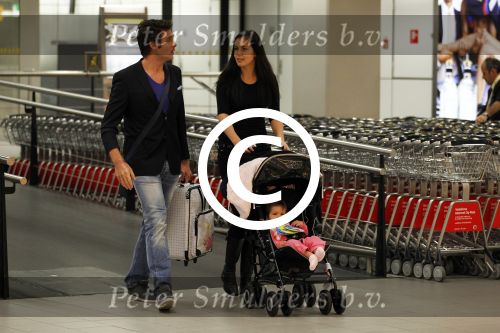 Schiphol en Sint maarten 8 november 2011
Vertrek en aankomst gasten huwelijk Lisa en Jan Smit. Nick Schilder met vriendin en dochter
Peter Smulders bv