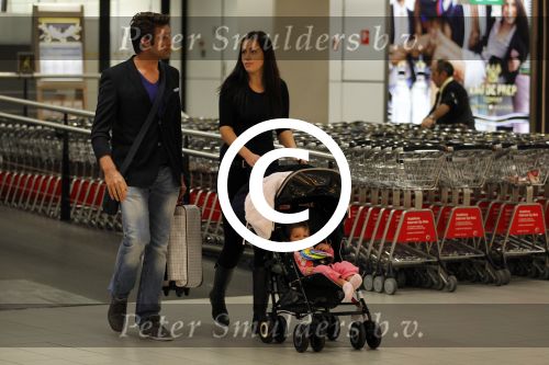Schiphol en Sint maarten 8 november 2011
Vertrek en aankomst gasten huwelijk Lisa en Jan Smit. Nick Schilder met vriendin en dochter
Peter Smulders bv