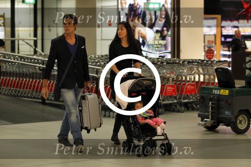 Schiphol en Sint maarten 8 november 2011
Vertrek en aankomst gasten huwelijk Lisa en Jan Smit. Nick Schilder met vriendin en dochter
Peter Smulders bv