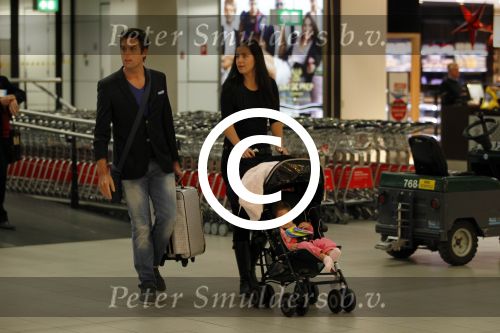Schiphol en Sint maarten 8 november 2011
Vertrek en aankomst gasten huwelijk Lisa en Jan Smit. Nick Schilder met vriendin en dochter
Peter Smulders bv