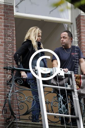Amsterdam 7 november 2011
Nicolette v Dam en Bas Smit gaan verhuizen naar hun nieuwe huis.
Peter Smulders bv