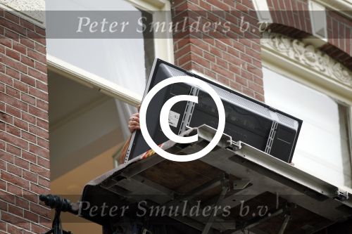 Amsterdam 7 november 2011
Nicolette v Dam en Bas Smit gaan verhuizen naar hun nieuwe huis.
Peter Smulders bv